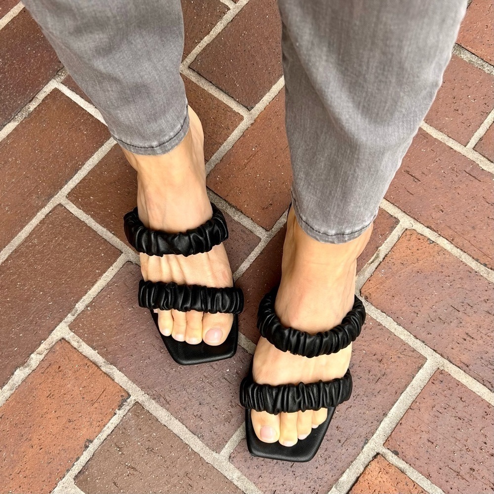 Revolve Raye Posh Sandals Ruched Two Strap Black Leather Block Heel Mule Size 9